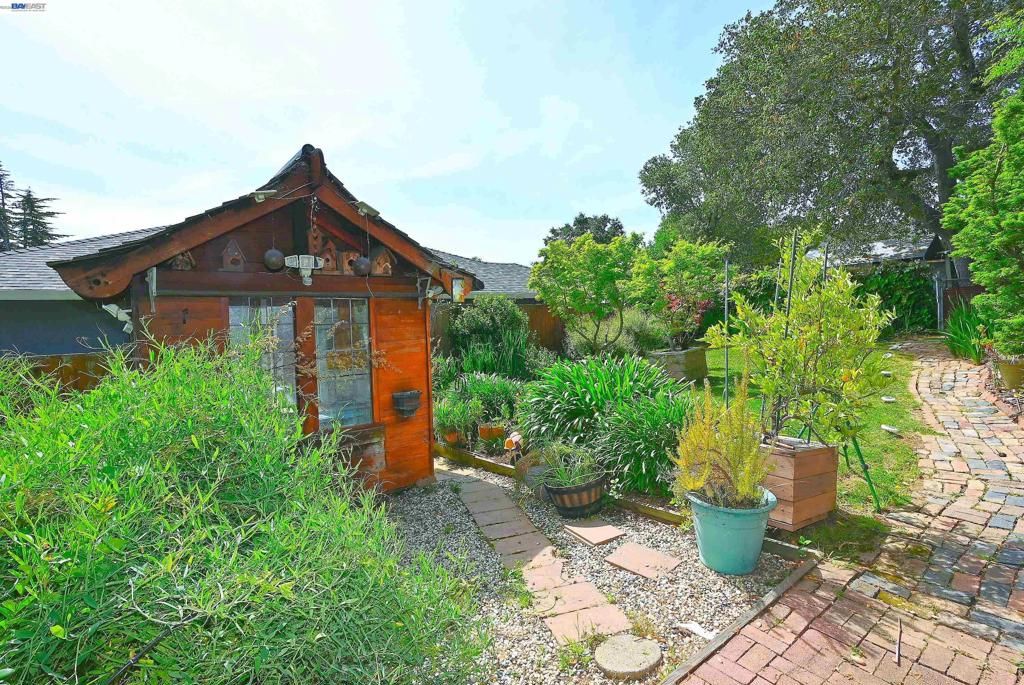 Image 12 of property listing at 4199 Seven Hills Rd, Castro Valley, CA 94546