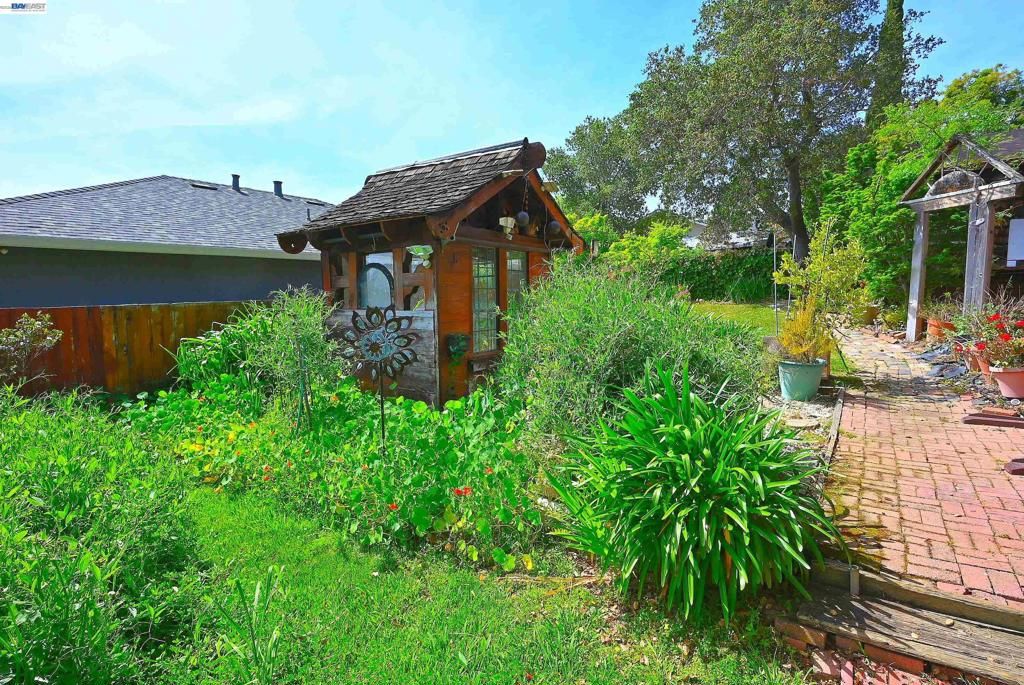 Image 15 of property listing at 4199 Seven Hills Rd, Castro Valley, CA 94546