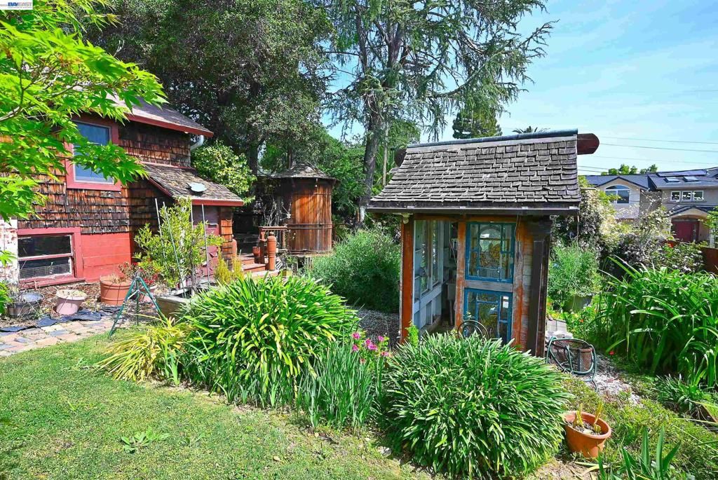 Image 17 of property listing at 4199 Seven Hills Rd, Castro Valley, CA 94546