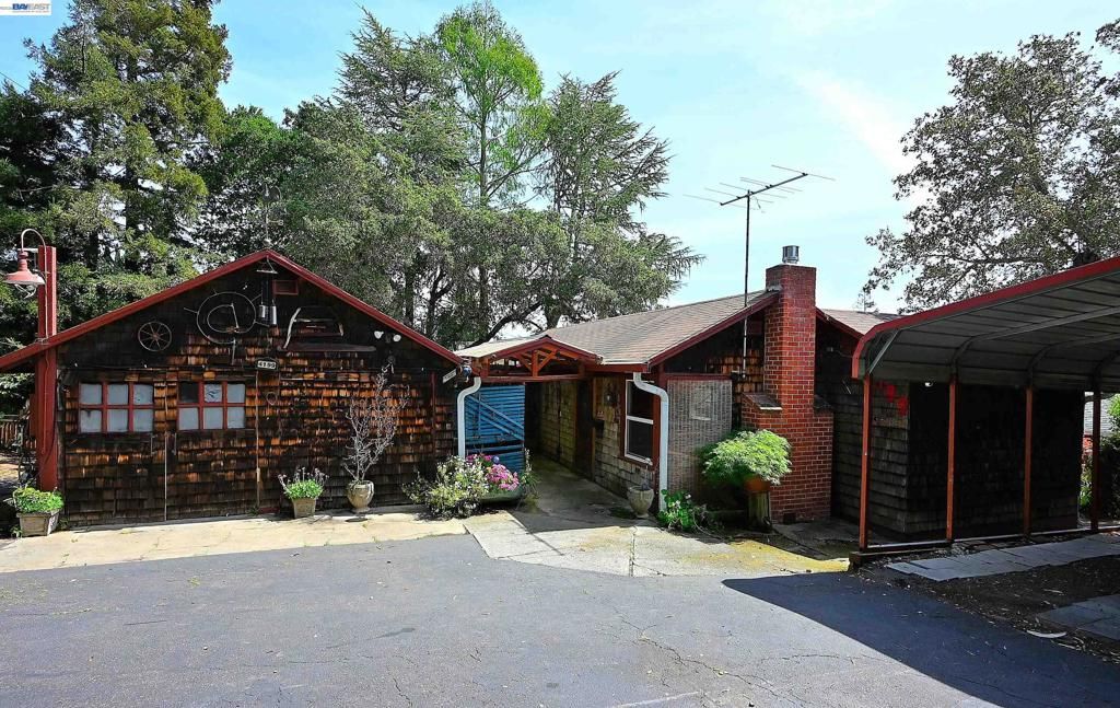 Image 20 of property listing at 4199 Seven Hills Rd, Castro Valley, CA 94546