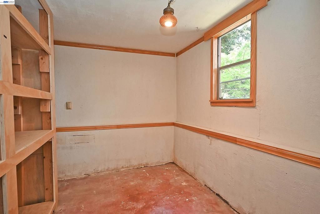 Image 26 of property listing at 4199 Seven Hills Rd, Castro Valley, CA 94546