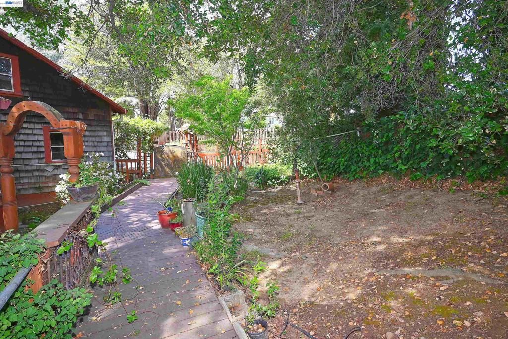 Image 7 of property listing at 4199 Seven Hills Rd, Castro Valley, CA 94546