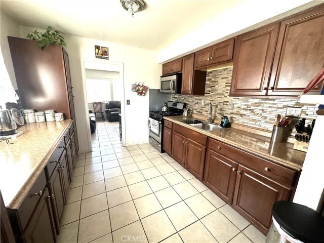 16116 Cajon, Hesperia, CA 92345
