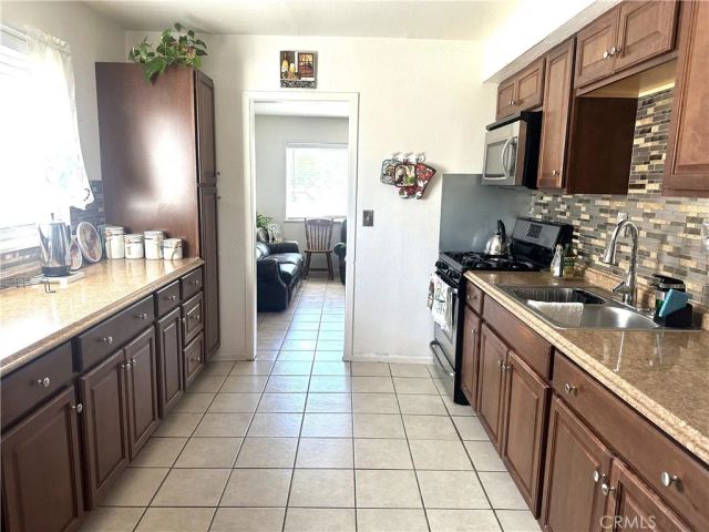 16116 Cajon, Hesperia, CA 92345