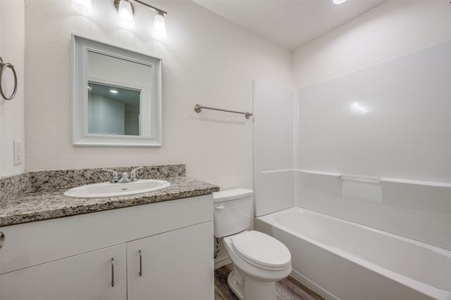 707 S 6th Street, Bonham, TX 75418