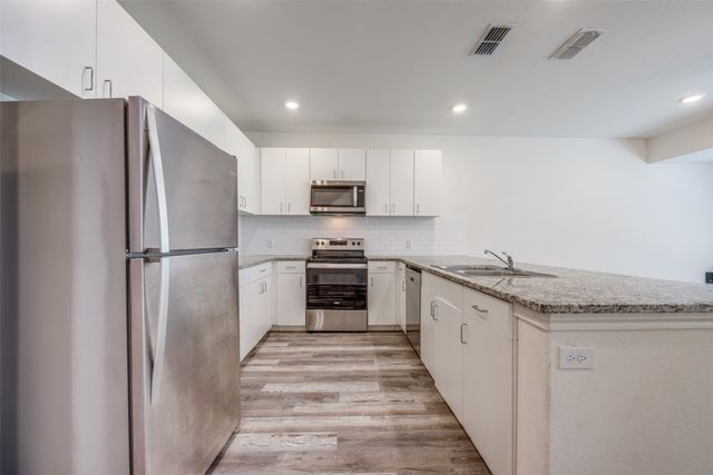 707 S 6th Street, Bonham, TX 75418