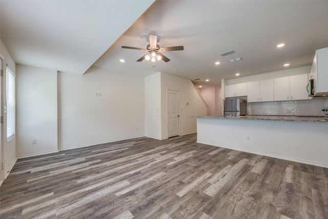 707 S 6th Street, Bonham, TX 75418