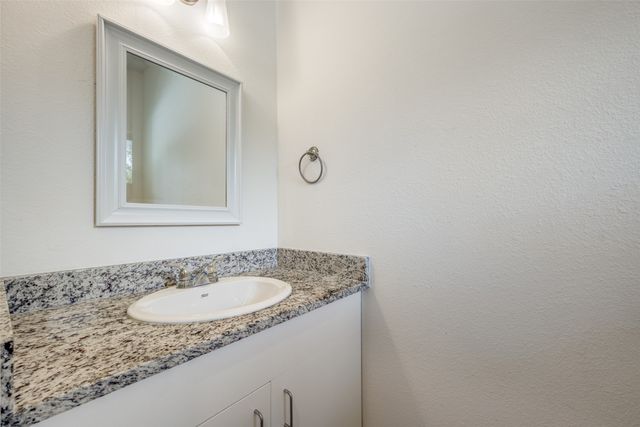 707 S 6th Street, Bonham, TX 75418