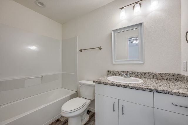 707 S 6th Street, Bonham, TX 75418