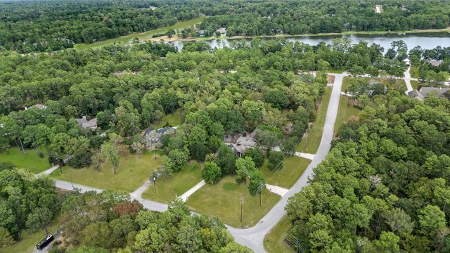 9934 Crestwater Circle Circle, Magnolia, TX 77354