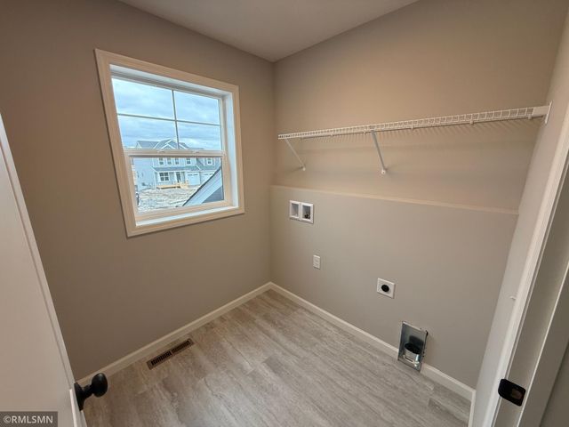 1642 Meadows Drive, East Bethel, MN 55011