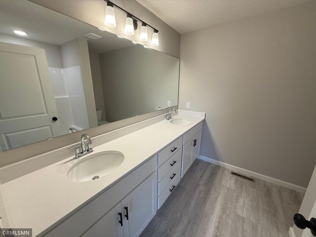 1642 Meadows Drive, East Bethel, MN 55011