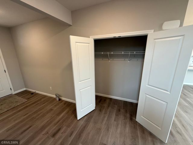 1642 Meadows Drive, East Bethel, MN 55011