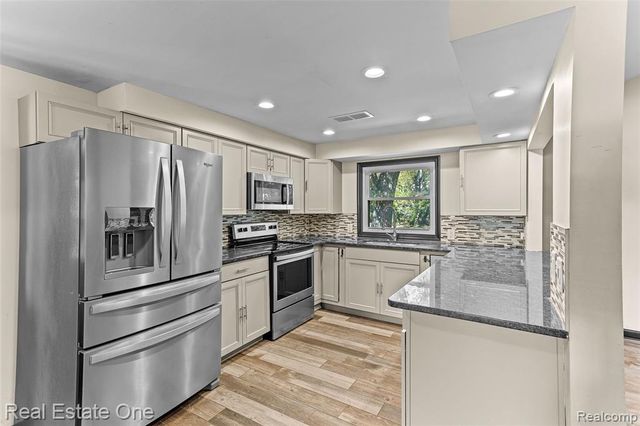 32144 Warren Road, Westland, MI 48185