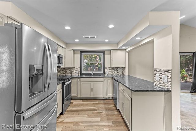 32144 Warren Road, Westland, MI 48185