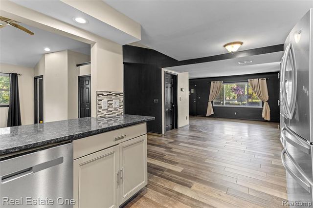 32144 Warren Road, Westland, MI 48185