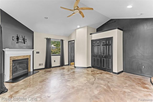 32144 Warren Road, Westland, MI 48185