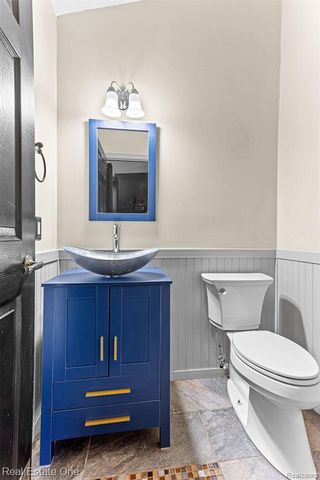 32144 Warren Road, Westland, MI 48185