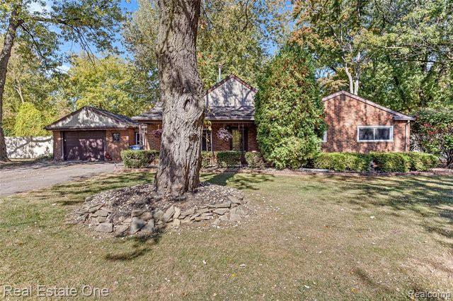 32144 Warren Road, Westland, MI 48185
