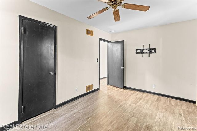 32144 Warren Road, Westland, MI 48185