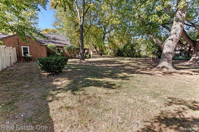 32144 Warren Road, Westland, MI 48185