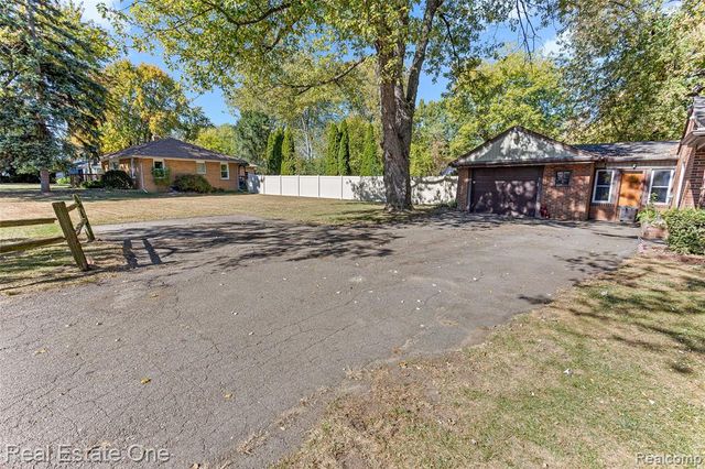 32144 Warren Road, Westland, MI 48185