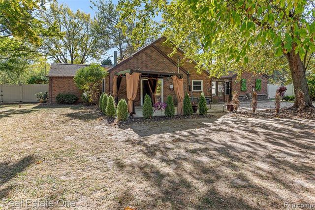 32144 Warren Road, Westland, MI 48185