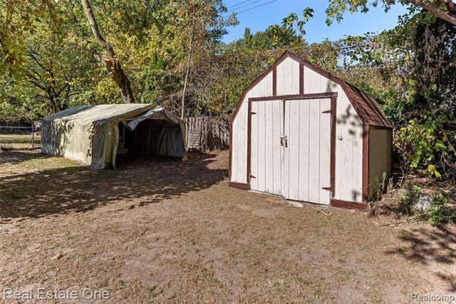 32144 Warren Road, Westland, MI 48185