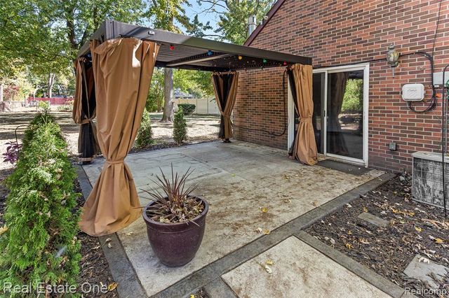 32144 Warren Road, Westland, MI 48185