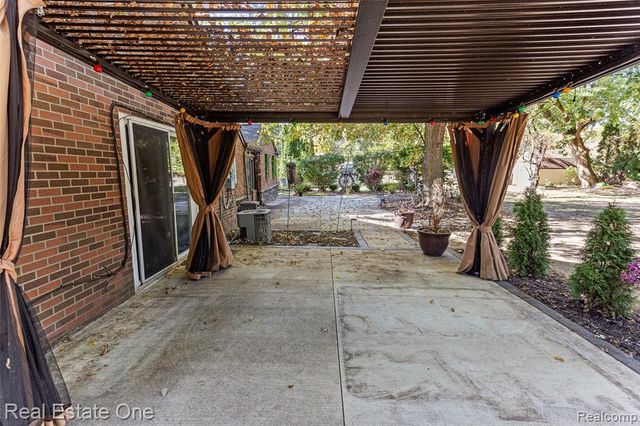 32144 Warren Road, Westland, MI 48185