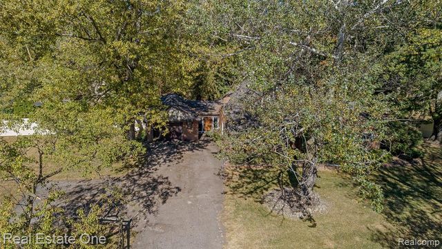 32144 Warren Road, Westland, MI 48185