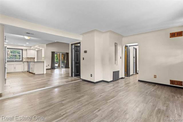 32144 Warren Road, Westland, MI 48185