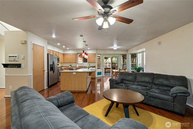 22433 Vale Court SE, Yelm, WA 98597