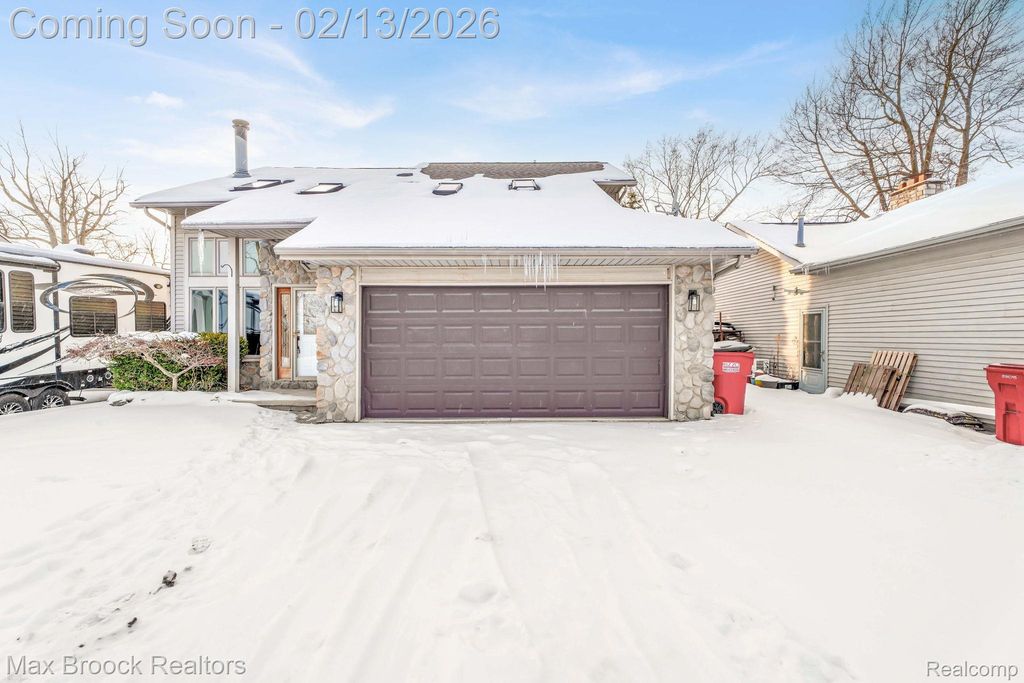 38033 Cherry Lane, Harrison Charter Township, MI 48045