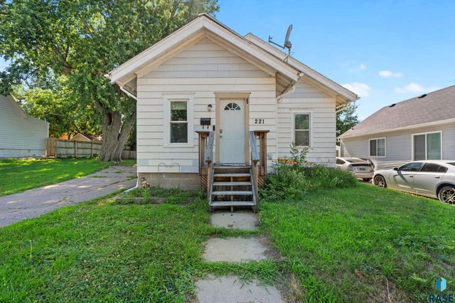 221 N West Ave Avenue, Sioux Falls, SD 57104