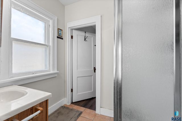 221 N West Ave Avenue, Sioux Falls, SD 57104
