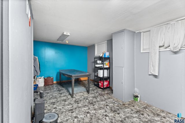221 N West Ave Avenue, Sioux Falls, SD 57104