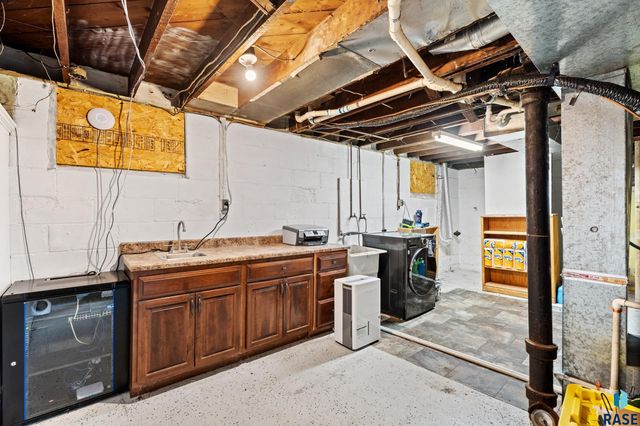 221 N West Ave Avenue, Sioux Falls, SD 57104