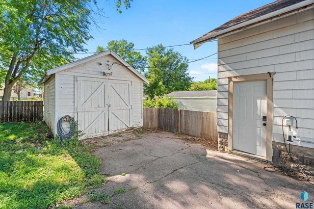 221 N West Ave Avenue, Sioux Falls, SD 57104