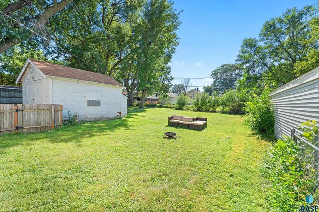 221 N West Ave Avenue, Sioux Falls, SD 57104