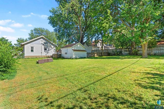 221 N West Ave Avenue, Sioux Falls, SD 57104