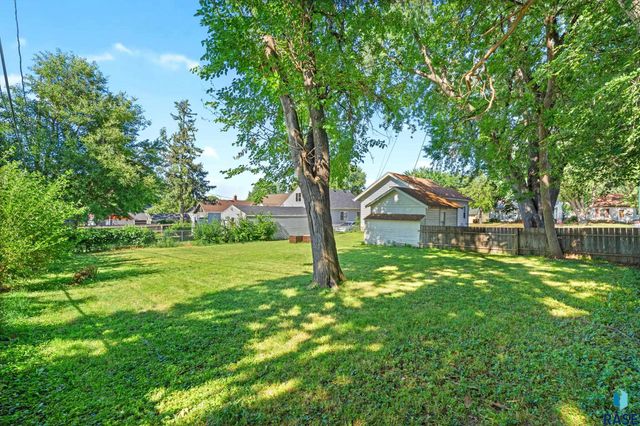 221 N West Ave Avenue, Sioux Falls, SD 57104