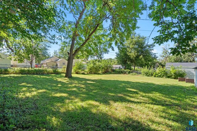 221 N West Ave Avenue, Sioux Falls, SD 57104