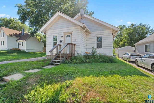 221 N West Ave Avenue, Sioux Falls, SD 57104