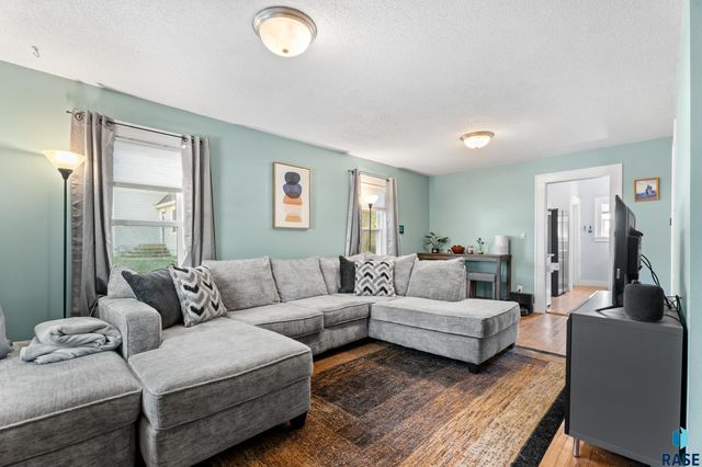 221 N West Ave Avenue, Sioux Falls, SD 57104
