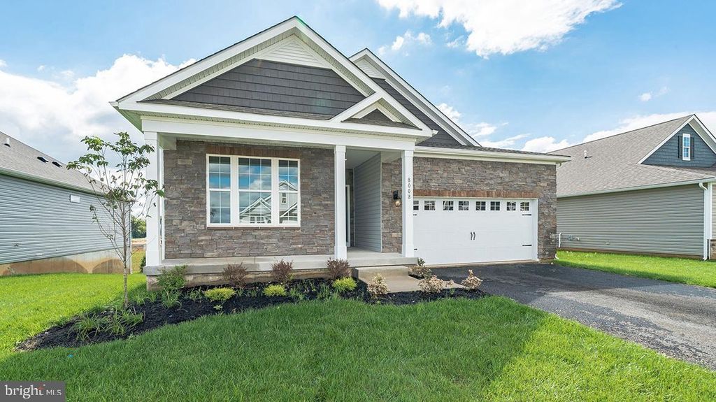 1559 DRESDEN DR, Breinigsville, PA 18031