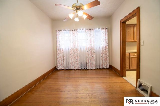 2870 Iowa Street, Omaha, NE 68112