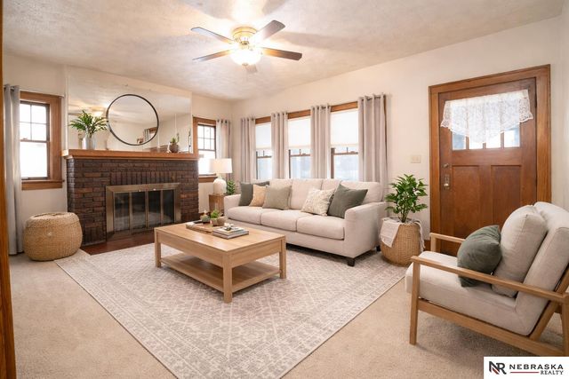 2870 Iowa Street, Omaha, NE 68112