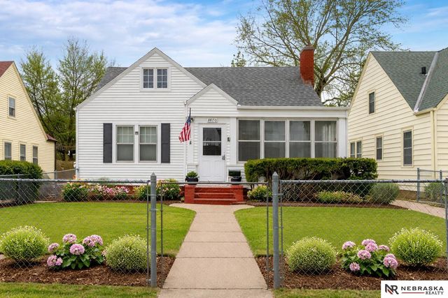 2870 Iowa Street, Omaha, NE 68112