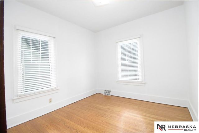 2870 Iowa Street, Omaha, NE 68112